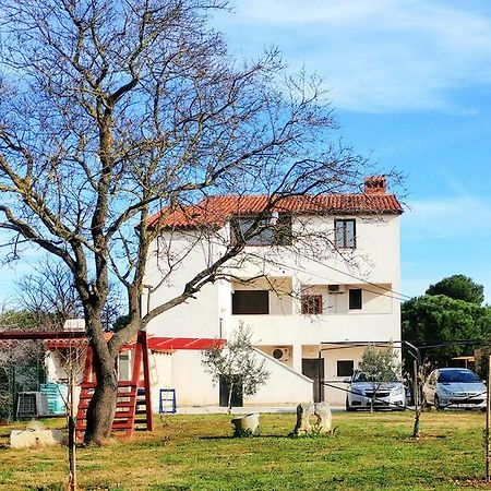 Apartments Ester Victoria Медулин Экстерьер фото